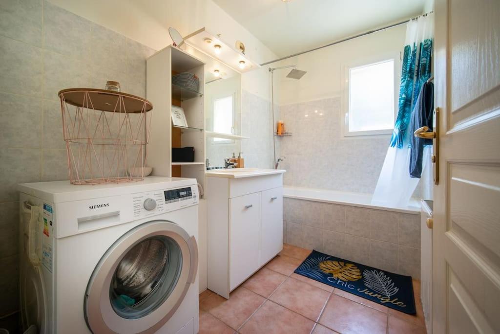 Appartement Tout Equipe Terrasse Et Parking Prive Marsilya Dış mekan fotoğraf
